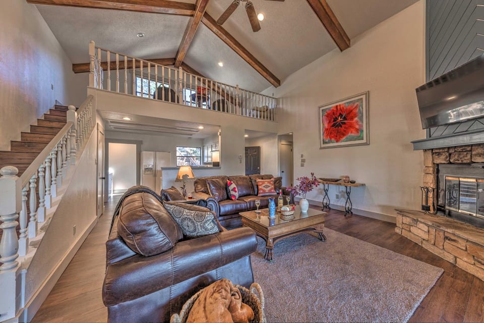 'Moondance' Ruidoso Retreat w/ Hot Tub & Views! House in Ruidoso