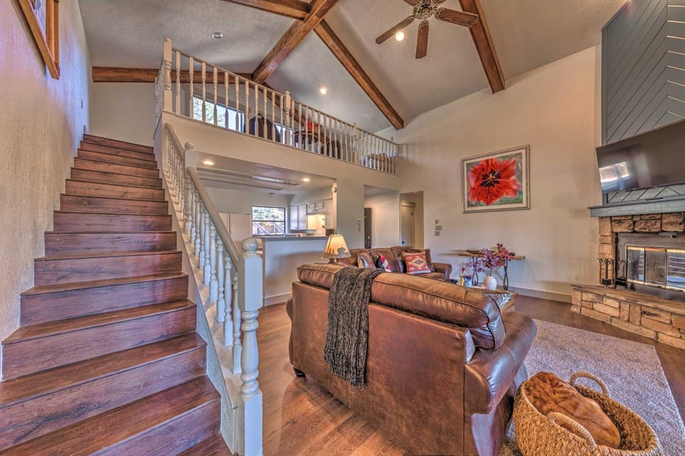 'Moondance' Ruidoso Retreat w/ Hot Tub & Views! House in Ruidoso