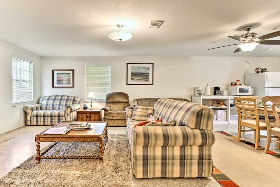 Fishing Pier, Kayaks: Bayfront Home in Palacios! House in Texas