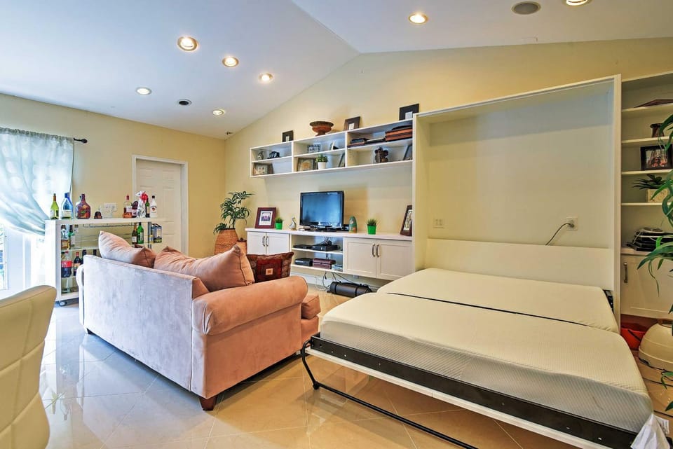 Fishing Dock & Canal Views: Fort Lauderdale Home! House in Oakland Park