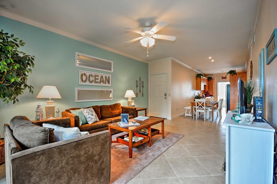 Steps to Pool & Ocean! Coastal Gem in Galveston House in Galveston Island