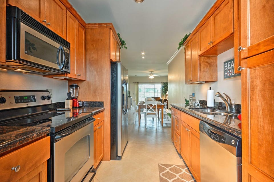 Steps to Pool & Ocean! Coastal Gem in Galveston House in Galveston Island