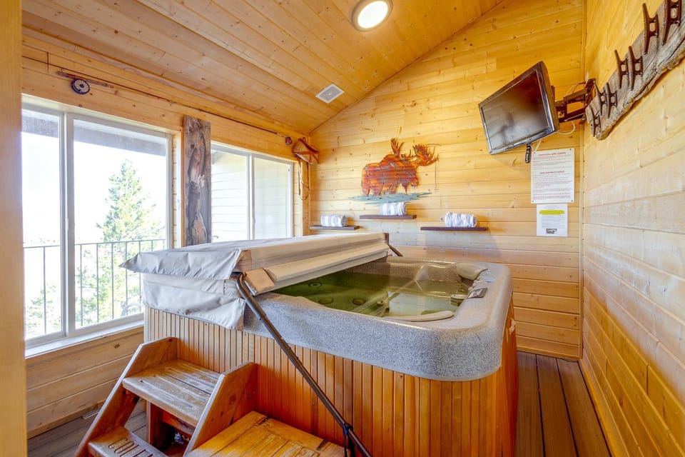 Ski, Soak & Explore! Granby Getaway w/ Mtn Views House in Granby