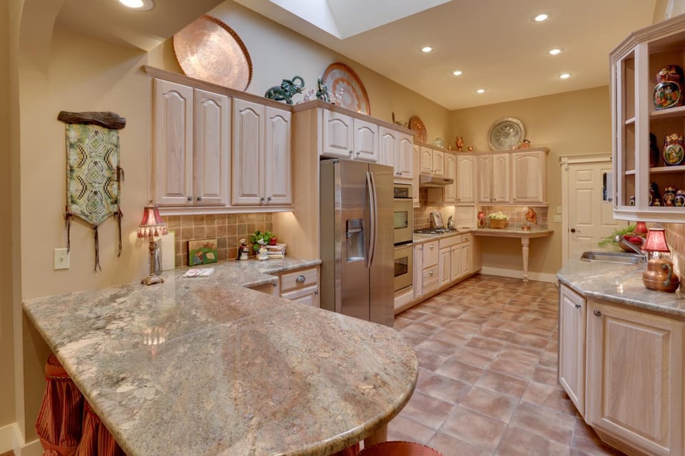 Beautiful Central Fayetteville Townhome with Views! House in Fayetteville