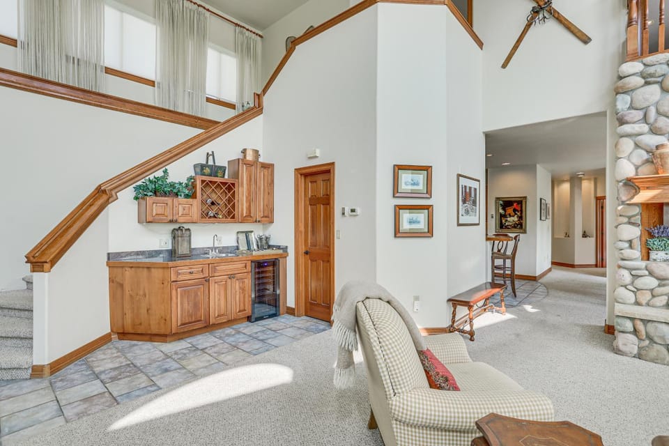 Expansive Edwards Condo on Main Street w/ Views! House in Edwards