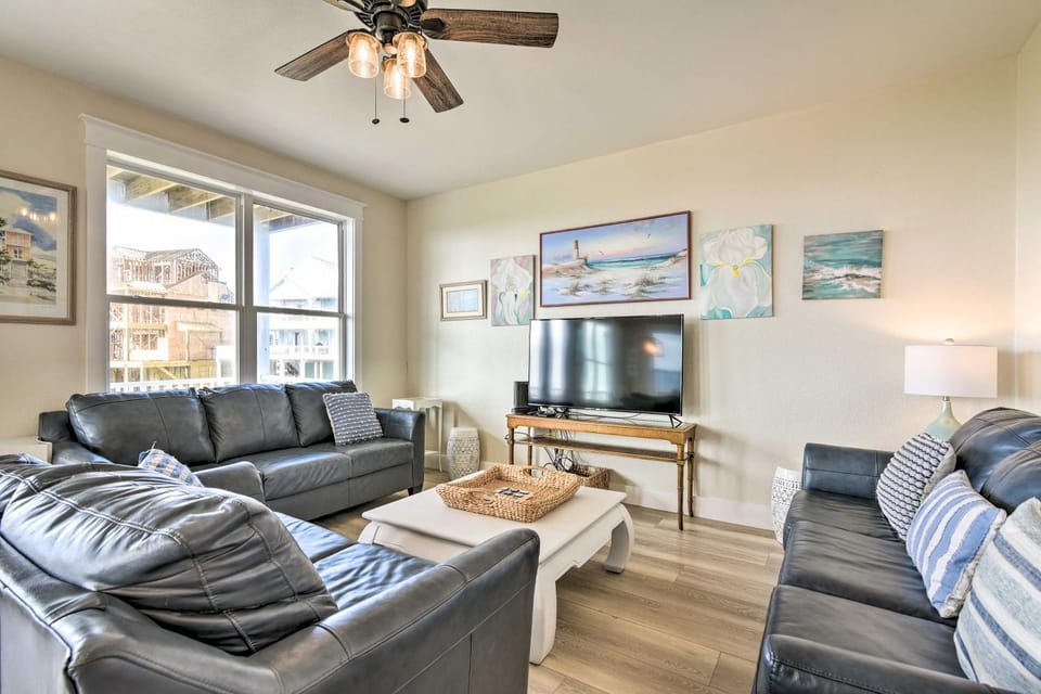 Steps to Ocean! Breezy Galveston House w/ 2 Decks House in Galveston Island