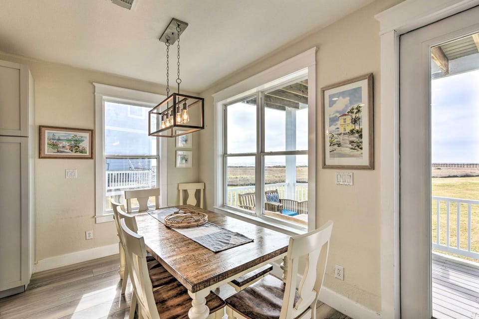 Steps to Ocean! Breezy Galveston House w/ 2 Decks House in Galveston Island