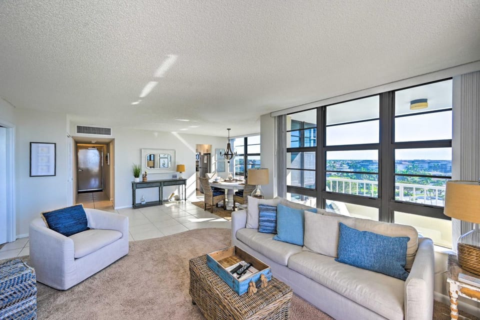 Resort Condo with Balcony & Stunning Ocean Views! House in Marco Island