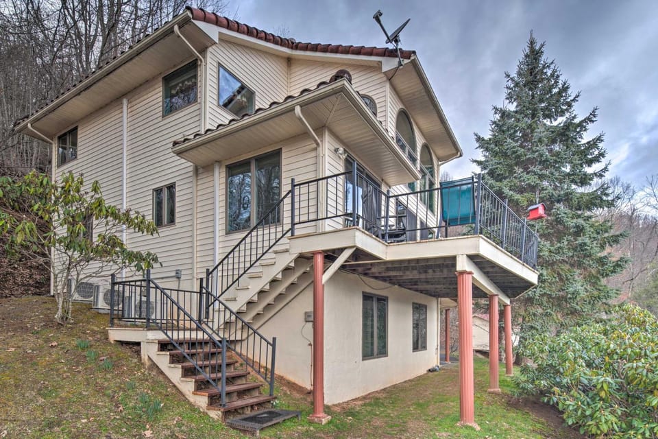 Secluded Home w/ Views in Burnsville: Hike & Ski! House in North Carolina