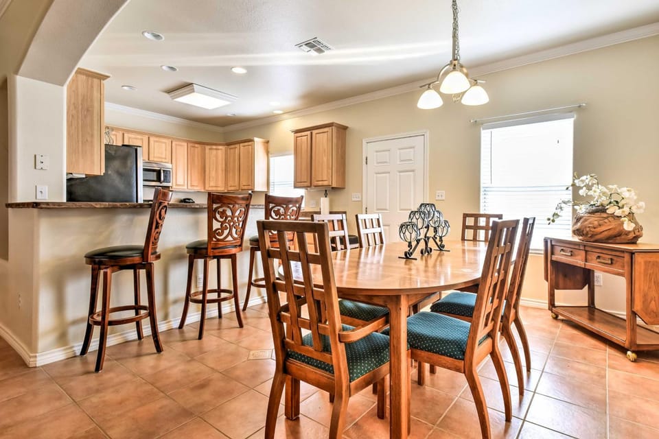 Waterfront Corpus Christi Townhome w/ Pool & Dock! House in North Padre Island