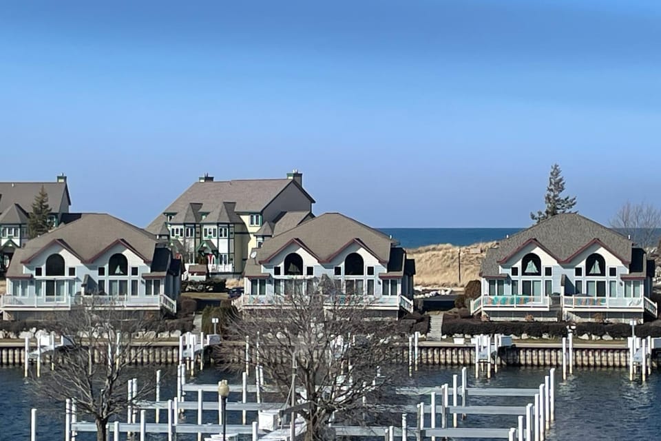 Manistee Haven! Marina View and Lake Michigan House in Manistee