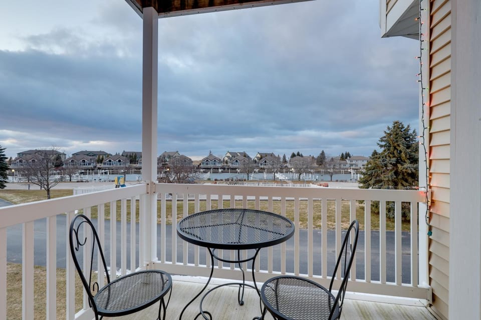 Manistee Haven! Marina View and Lake Michigan House in Manistee