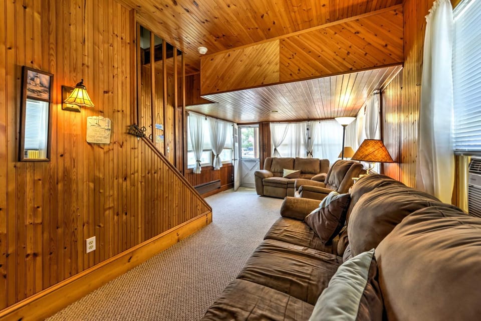 Breezy Ship Bottom House w/ Yard + Beach Access! House in Ship Bottom