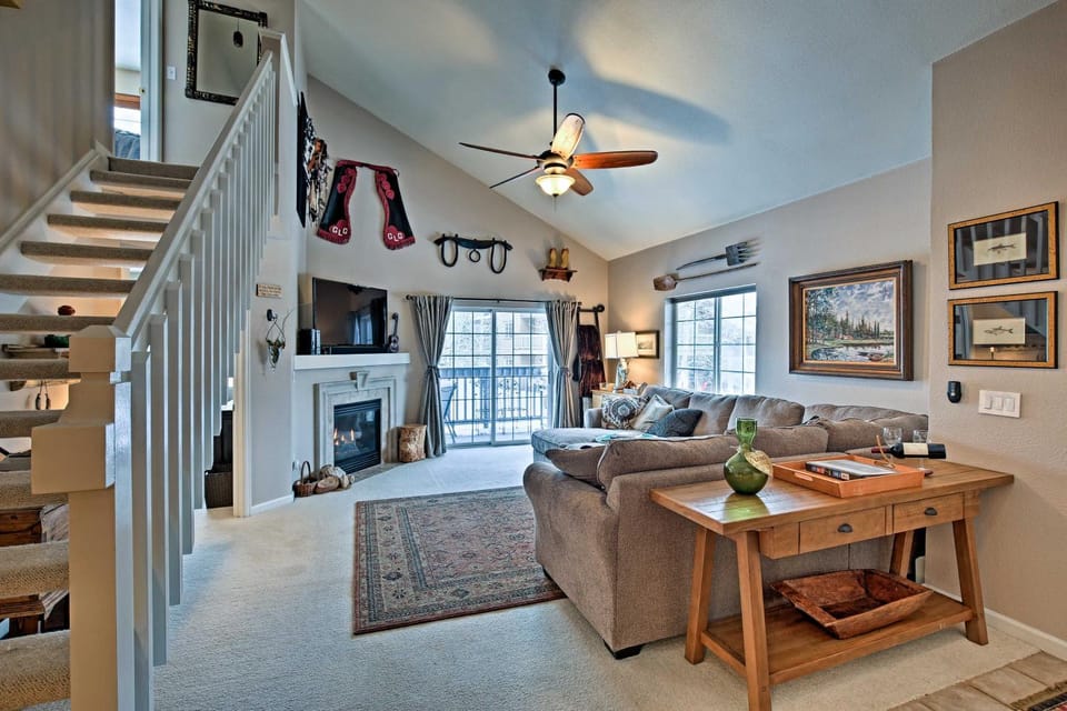 Steamboat Springs Condo w/ Hot Tub & Ski Bus! House in Steamboat Springs