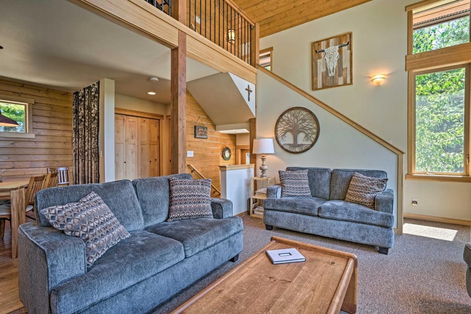 Private Leavenworth Cabin w/ Mtn Views & Fire Pit Cabin in Washington
