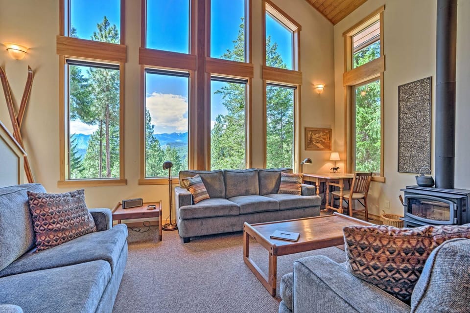 Private Leavenworth Cabin w/ Mtn Views & Fire Pit Cabin in Washington
