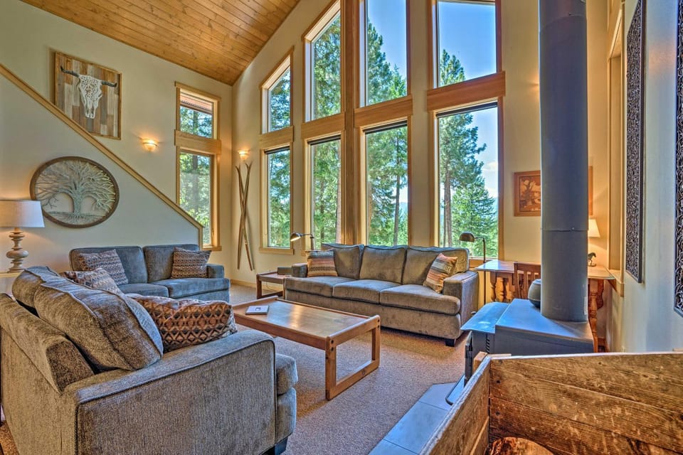 Private Leavenworth Cabin w/ Mtn Views & Fire Pit Cabin in Washington