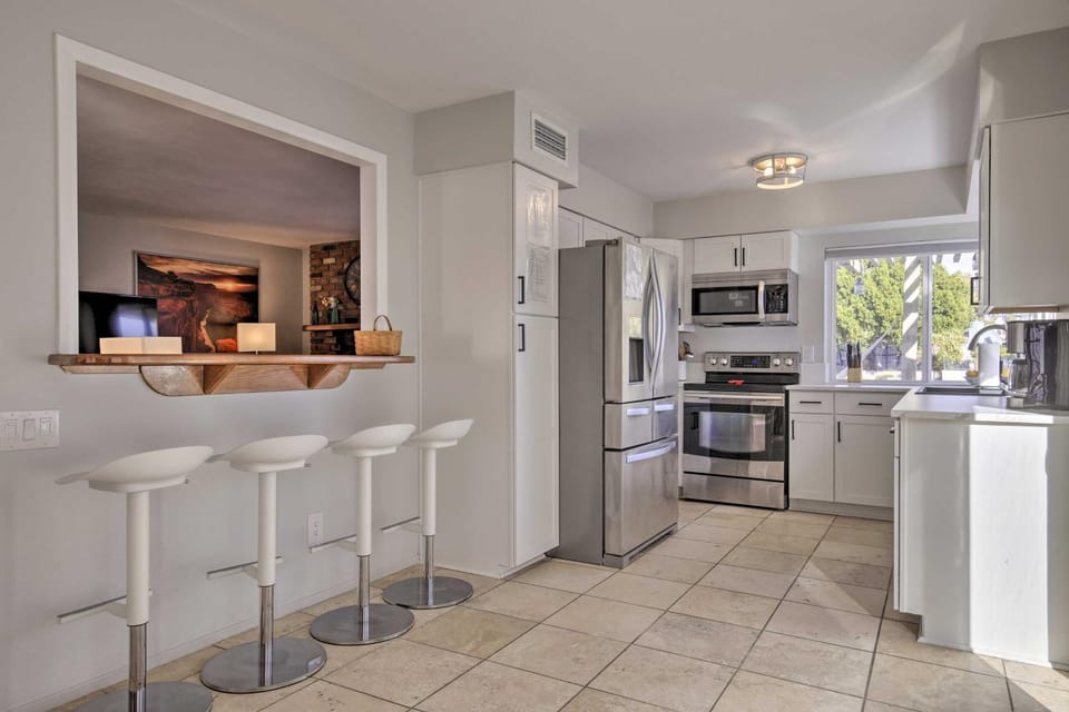 Sun Deck, Hot Tub! Lakefront Tempe House House in Tempe