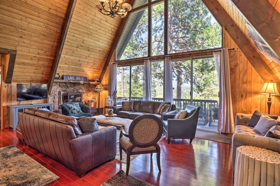 A-Frame Home with 3 Decks and Lake Arrowhead Views! House in Lake Arrowhead