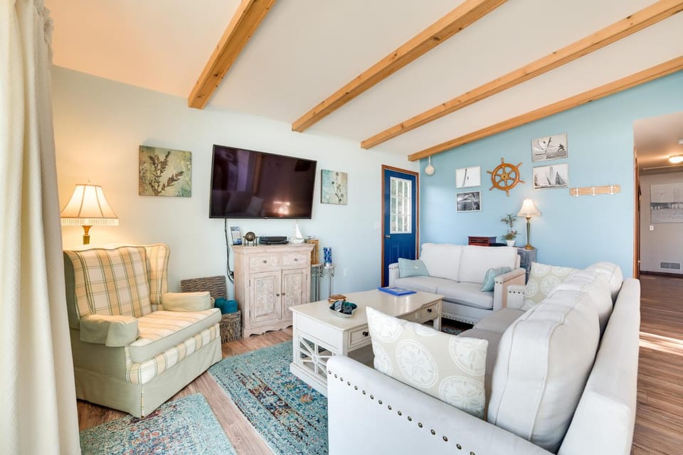 St. Ignace Cottage w/ Deck & Beach on Lake Huron! House in Saint Ignace