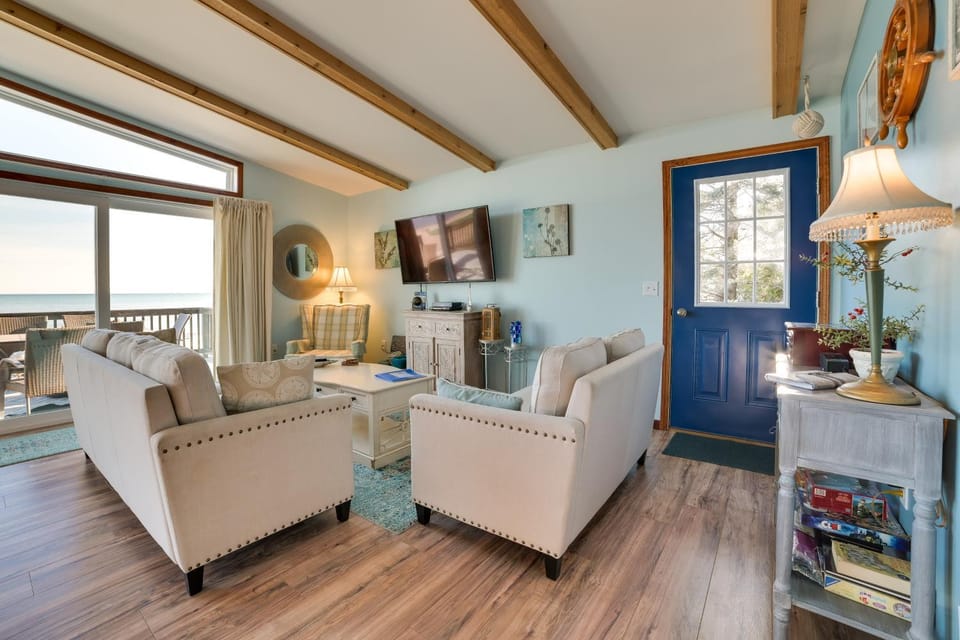 St. Ignace Cottage w/ Deck & Beach on Lake Huron! House in Saint Ignace