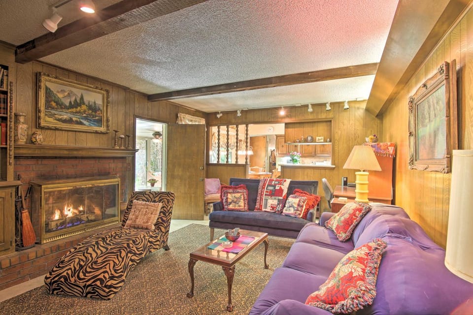 Private Home w/ Hot Tub & Patio Near Dtwn Tulsa House in Tulsa