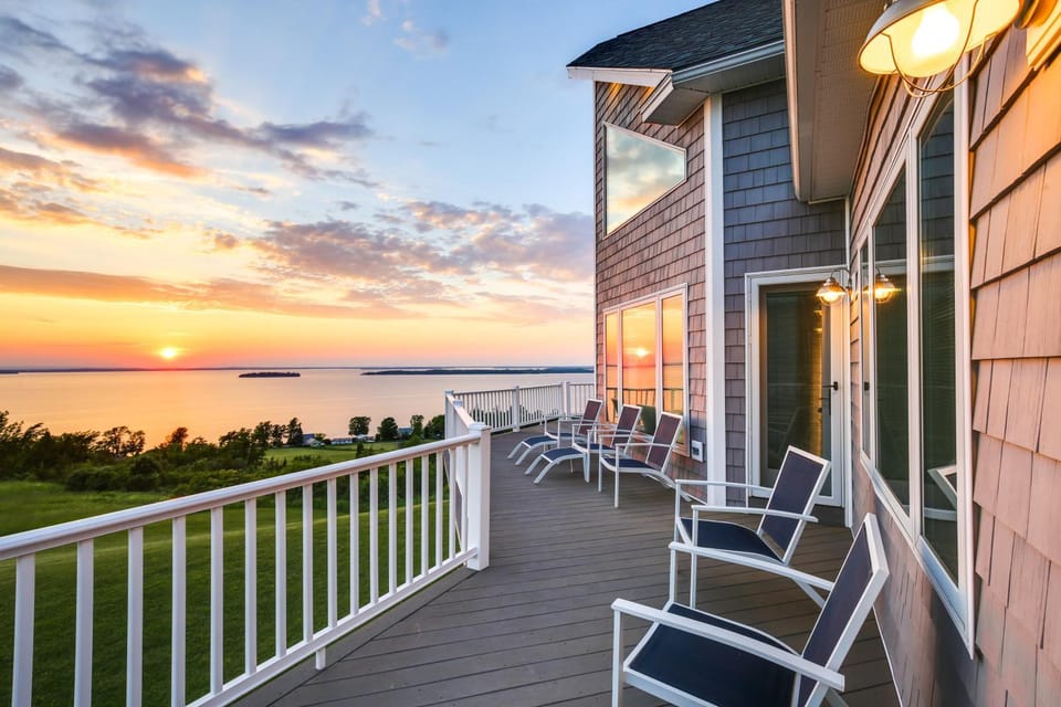 Lake View Champlain Home w/ Hot Tub & Sauna! House in Georgia