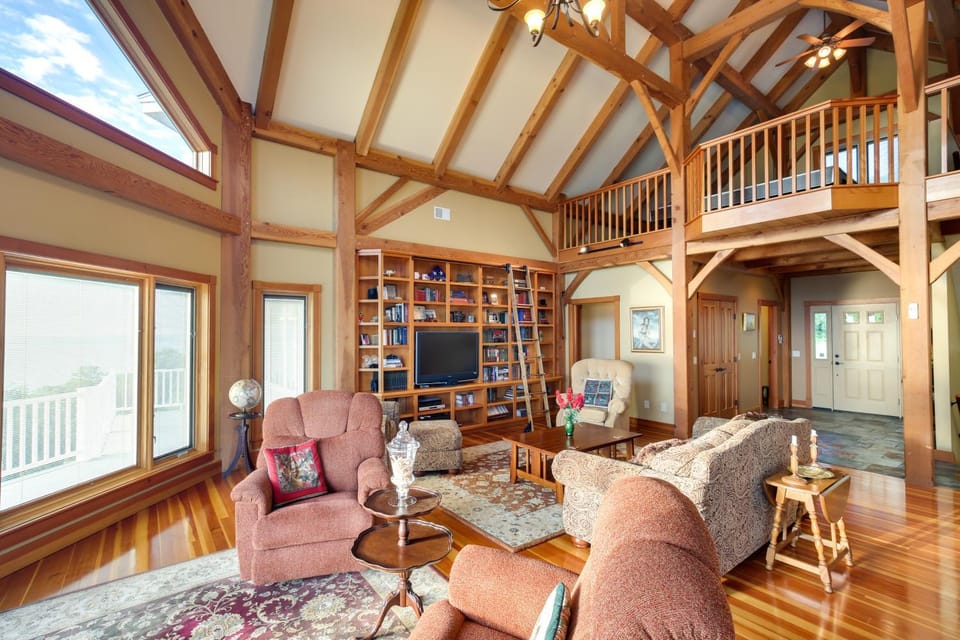 Lake View Champlain Home w/ Hot Tub & Sauna! House in Georgia