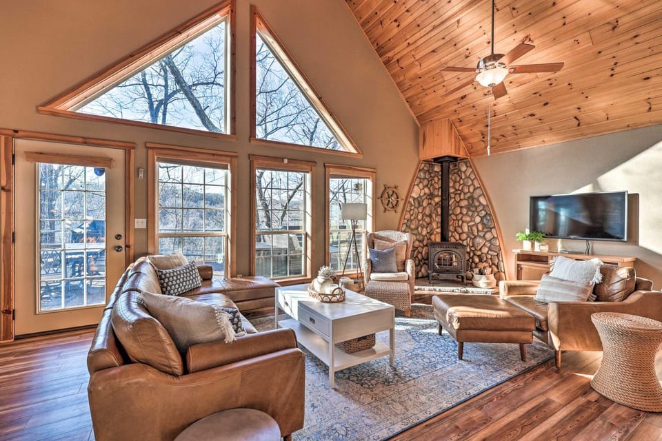 Pet-Friendly Grand Lake House w/ Dock & Kayaks! House in Lake O The Cherokees