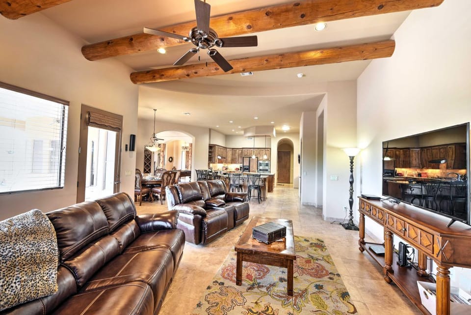 Scottsdale Home: Pickleball, Heated Pool & Hot Tub House in Scottsdale