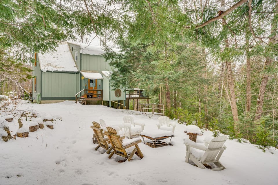 Rustic Intervale Hideaway w/ Deck & Wooded Views! House in Bartlett