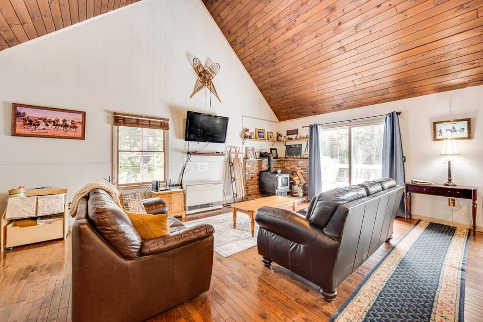 Rustic Intervale Hideaway w/ Deck & Wooded Views! House in Bartlett