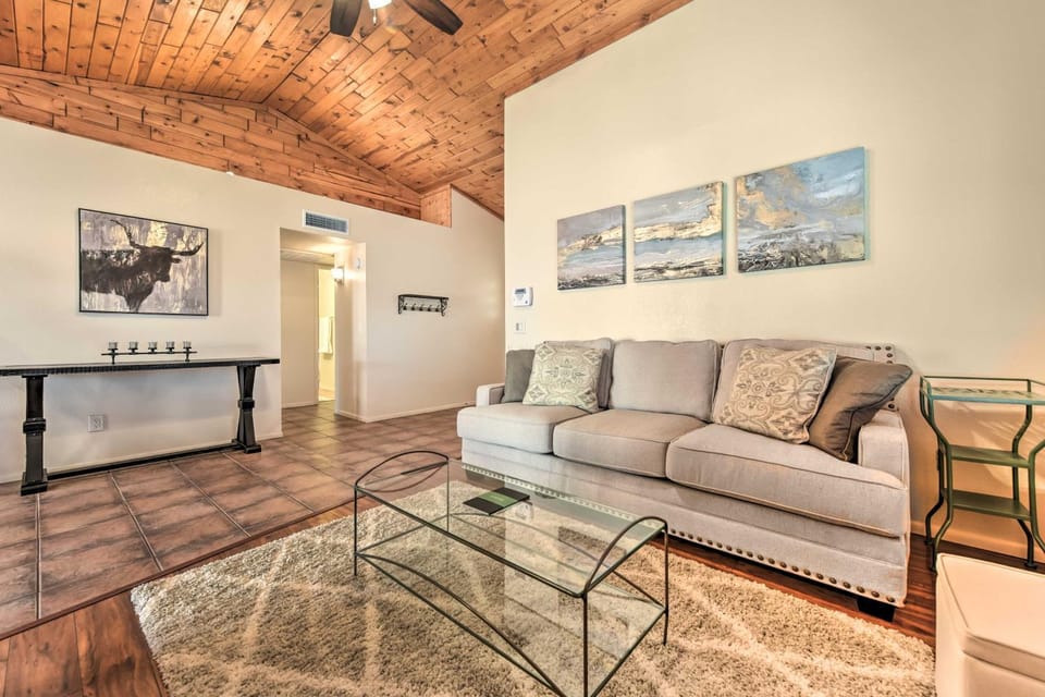 Fenced Yard & Grill! Tucson Family Escape House in Tucson