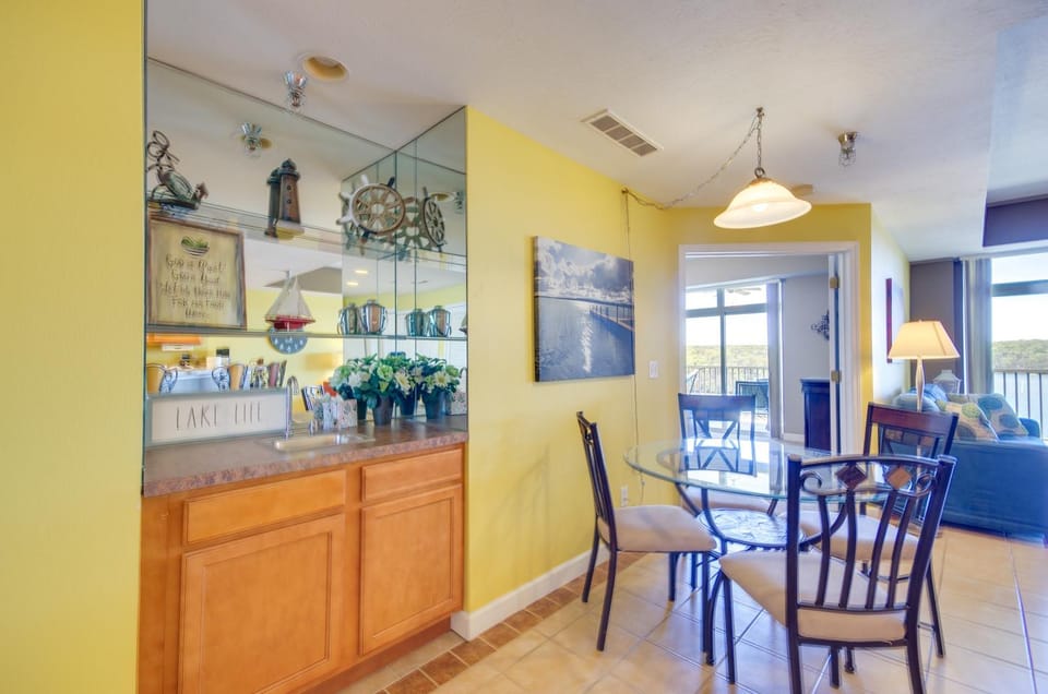 Lakefront Osage Beach Condo: Balcony & Pool Access House in Osage Beach