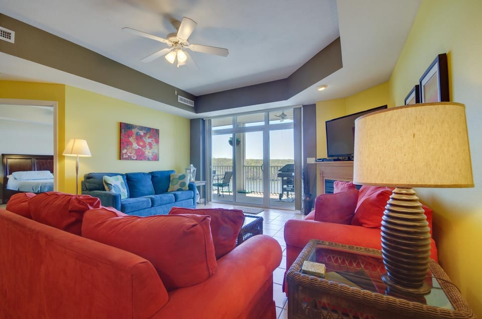 Lakefront Osage Beach Condo: Balcony & Pool Access House in Osage Beach
