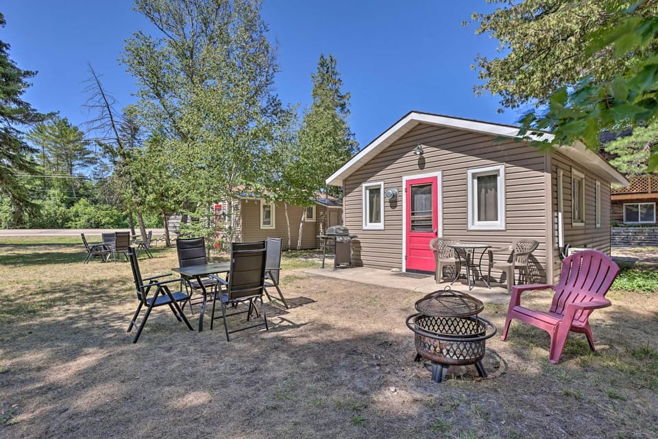 1/2 Mi to Dtwn! Suttons Bay Cottage w/ Fire Pit House in Suttons Bay