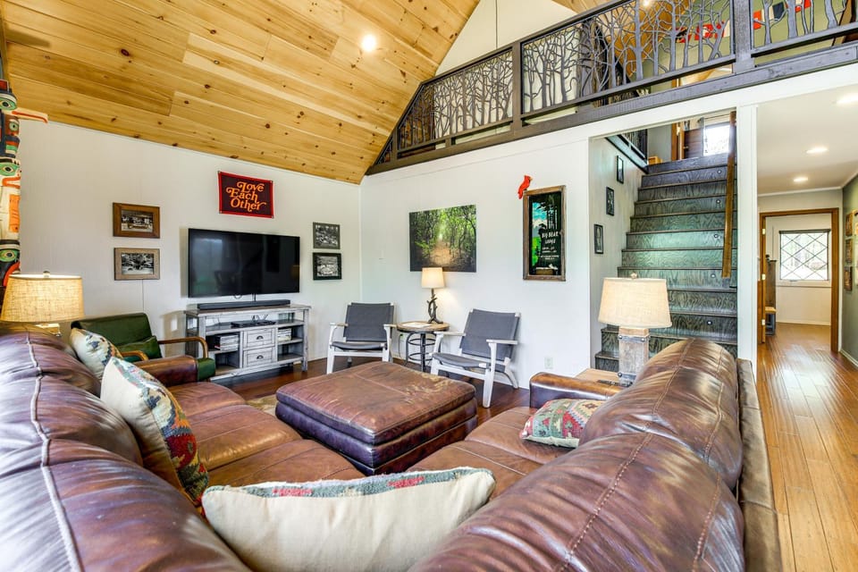 Camp Themed Sevierville Cabin w/ Hot Tub + Teepee! Cabin in Sevier County