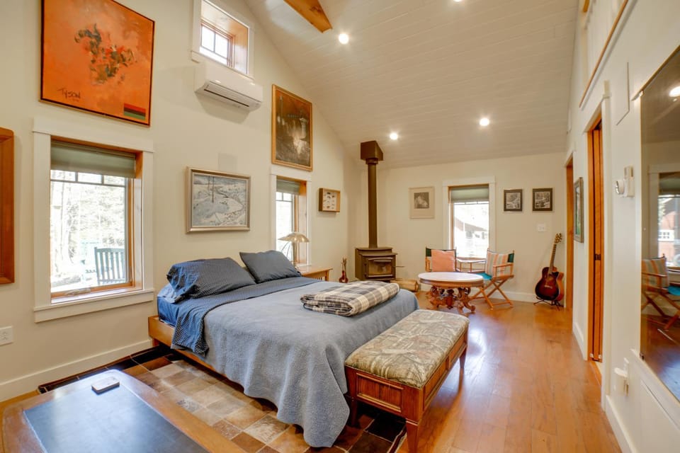 Pool Access: Pet-Friendly Pennsylvania Cabin! Cabin in Pennsylvania