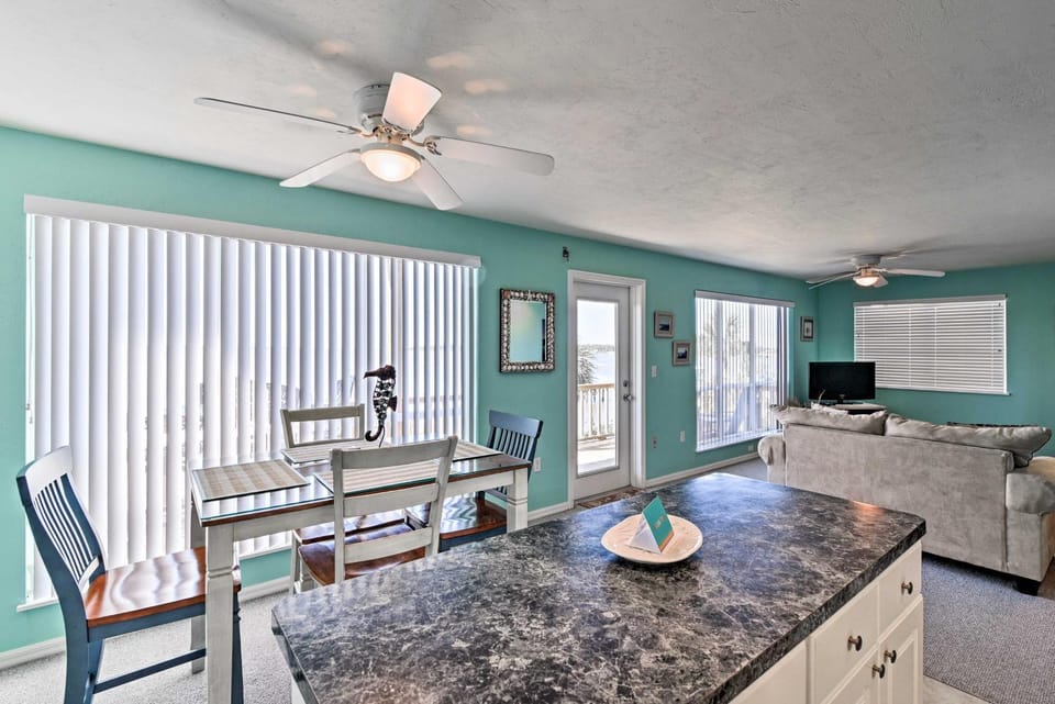 Beachfront Cedar Key Condo w/ Pool, Spa & Views! House in Cedar Key