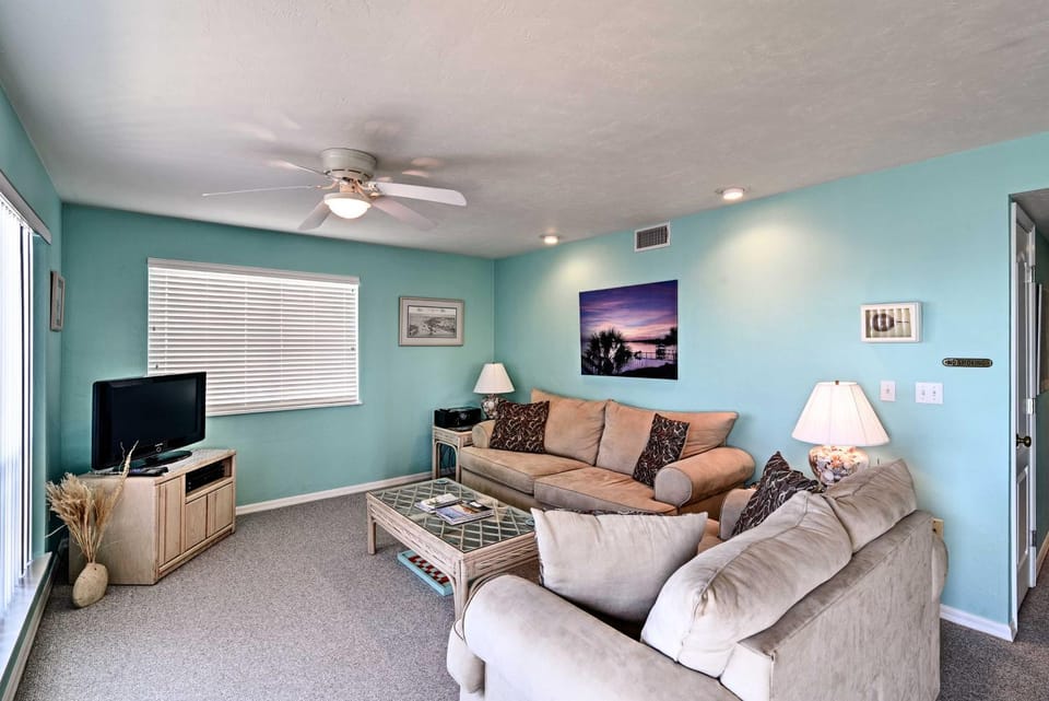 Beachfront Cedar Key Condo w/ Pool, Spa & Views! House in Cedar Key