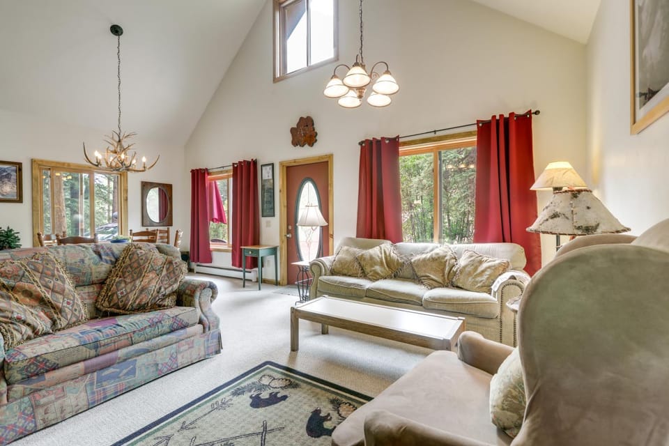 'Marble Hideaway' Cabin w/ Mountain Views + Deck! Cabin in Marble