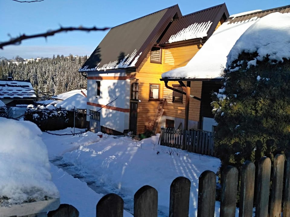 Property building, Patio, Facade/entrance, Winter, Garden, Garden view, Mountain view, Street view