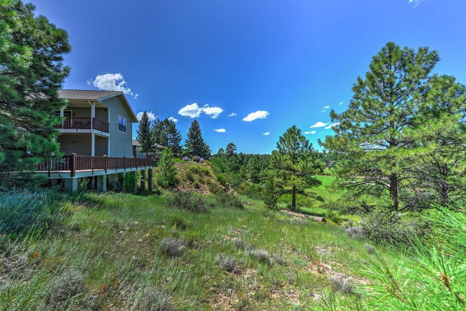 Upscale Flagstaff Home w/ Hot Tub & Mountain Views House in Flagstaff