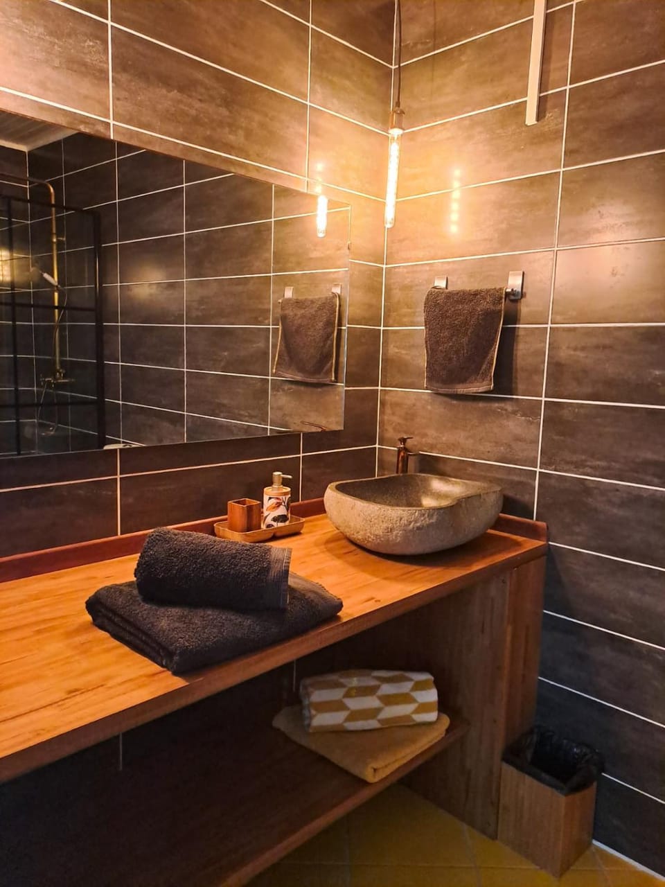Bathroom, towels