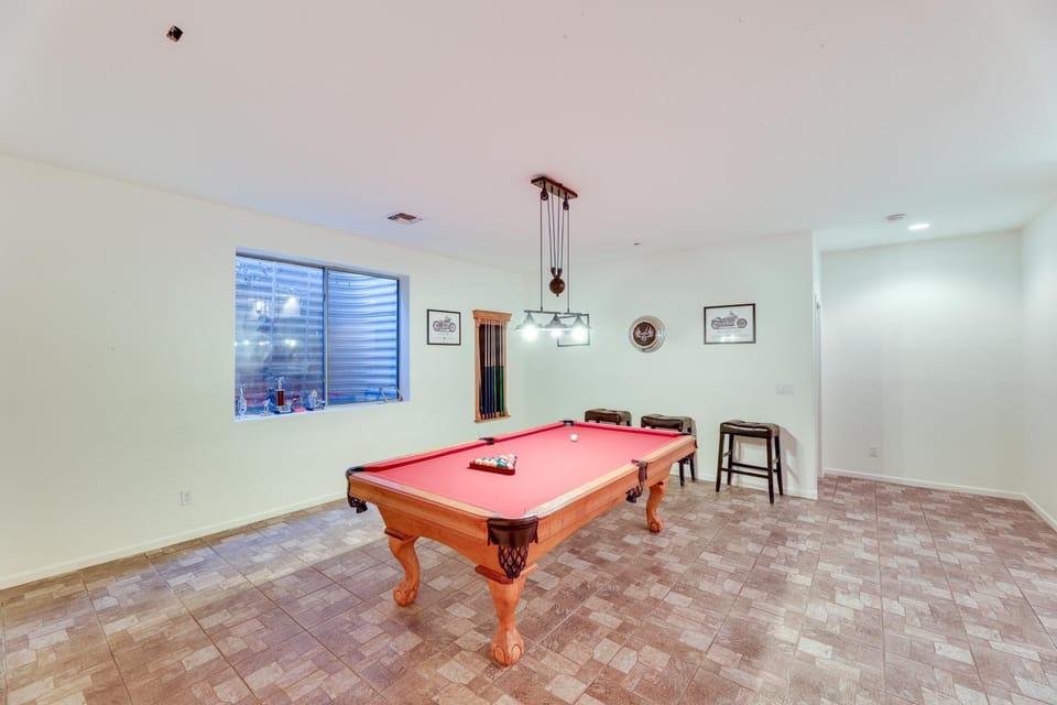 Stunning Pool & Patio: Spacious Chandler Oasis! House in Chandler