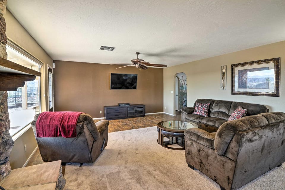 Bullhead City Home w/ Private Pool, Hot Tub & View House in Bullhead City