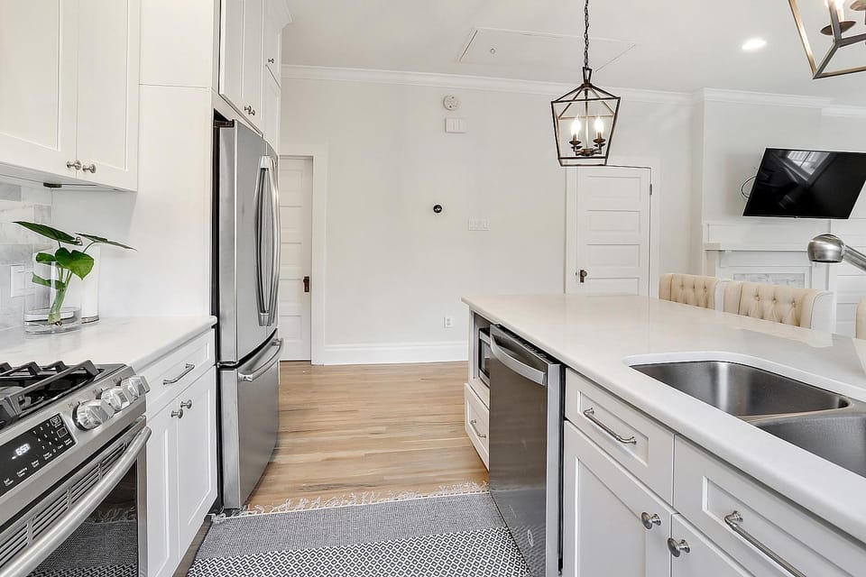 Luxury Cottage in Historic Beauregard Town House in Baton Rouge