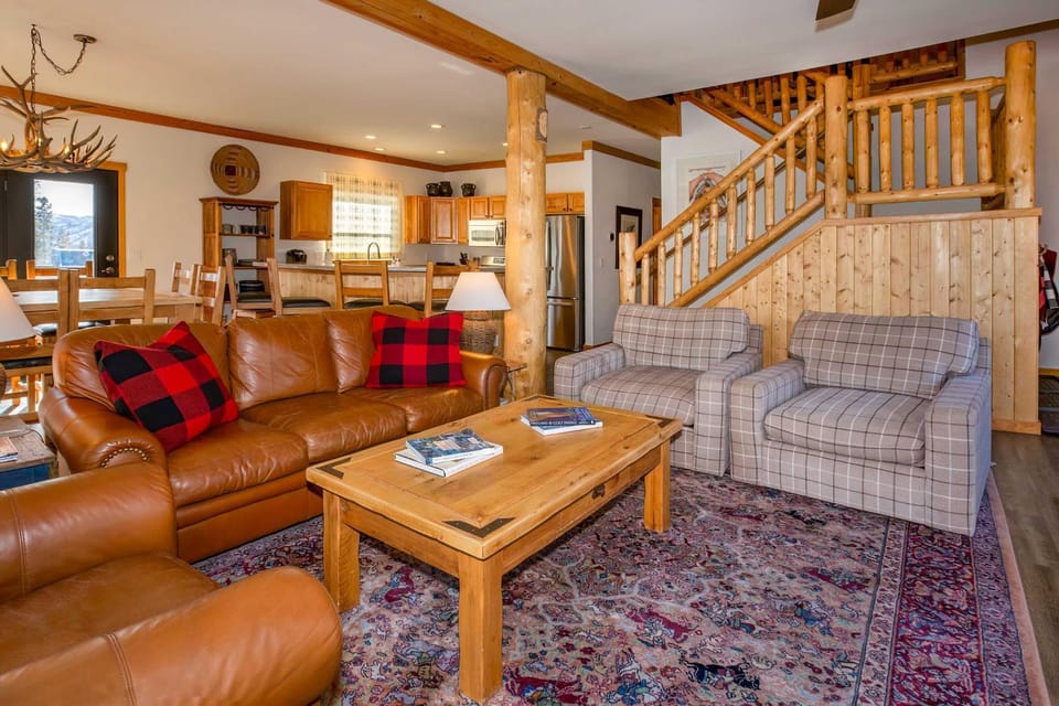 Mtn-View Retreat w/ Hot Tub in Granby! House in Granby