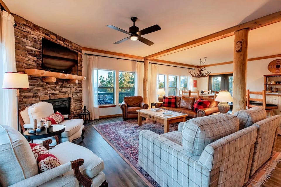 Mtn-View Retreat w/ Hot Tub in Granby! House in Granby