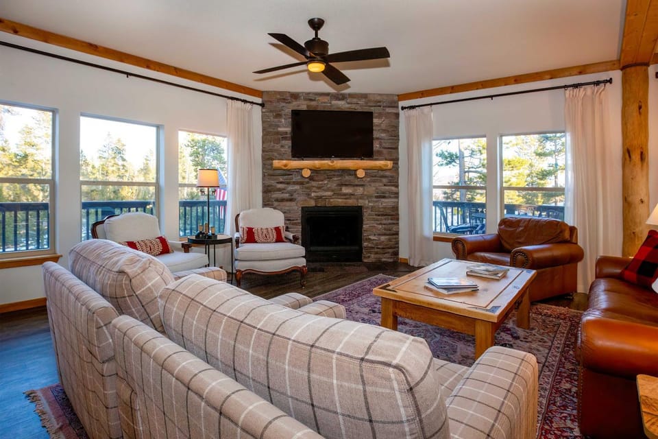 Mtn-View Retreat w/ Hot Tub in Granby! House in Granby